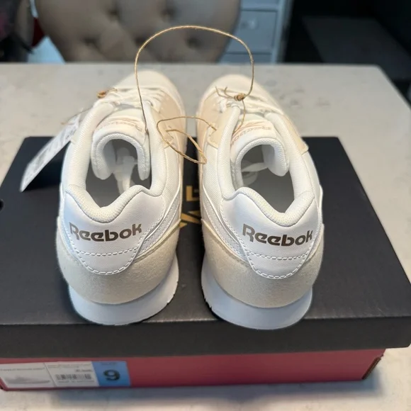 NWT- Women’s Reebok Ultra Flash White and Cream Sneakers Size 9 - Picture 4 of 7